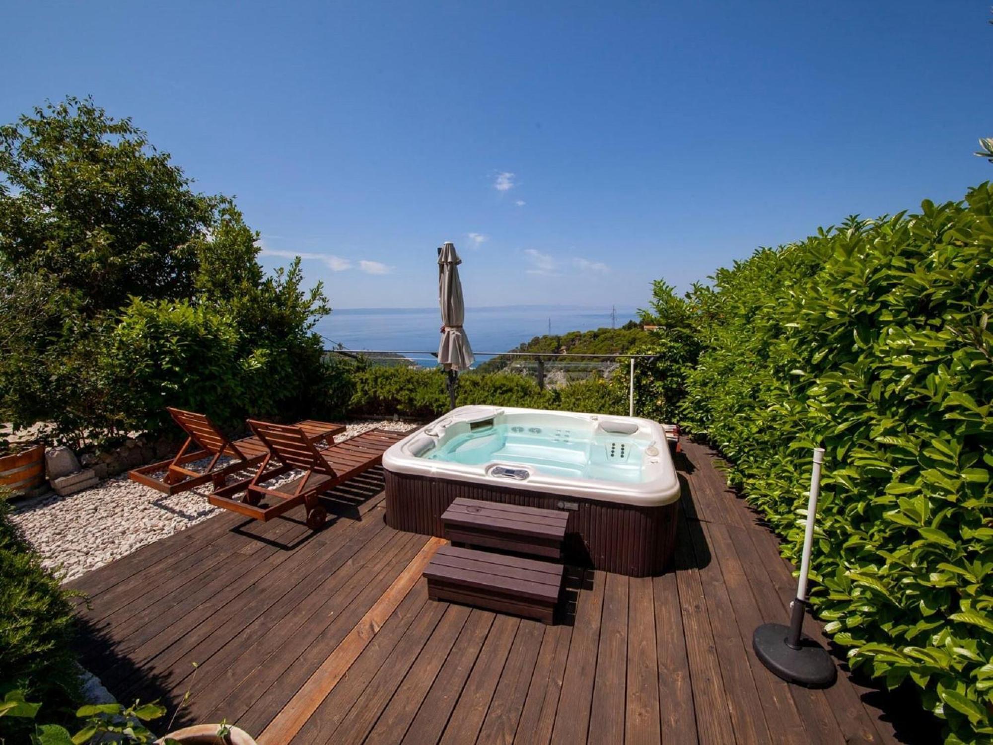 Luxurious Holiday Home In Makarska With Jacuzzi المظهر الخارجي الصورة