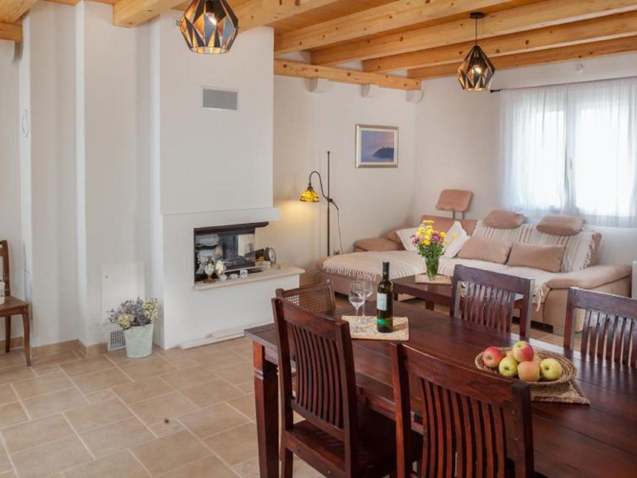Luxurious Holiday Home In Makarska With Jacuzzi المظهر الخارجي الصورة